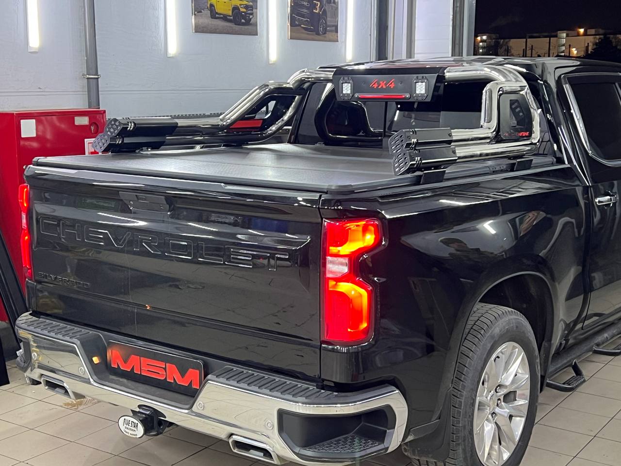 Chevrolet Silverado крышка секционная и дуга хром 5296410613116505484 - МБМ МИР БОЛЬШИХ МАШИН MBMTECH
