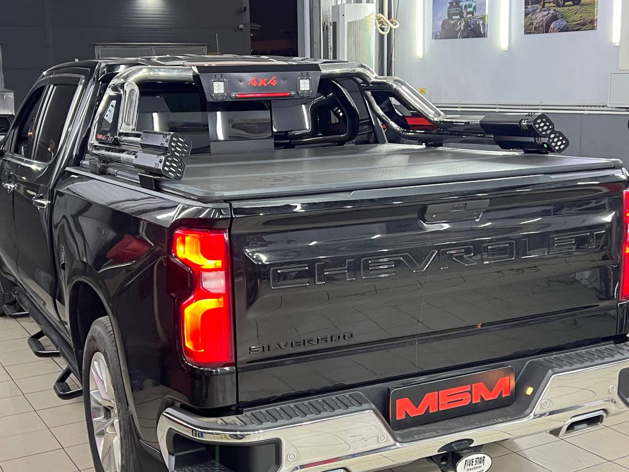Chevrolet Silverado крышка секционная и дуга хром 5296410613116505490 1 - МБМ МИР БОЛЬШИХ МАШИН MBMTECH