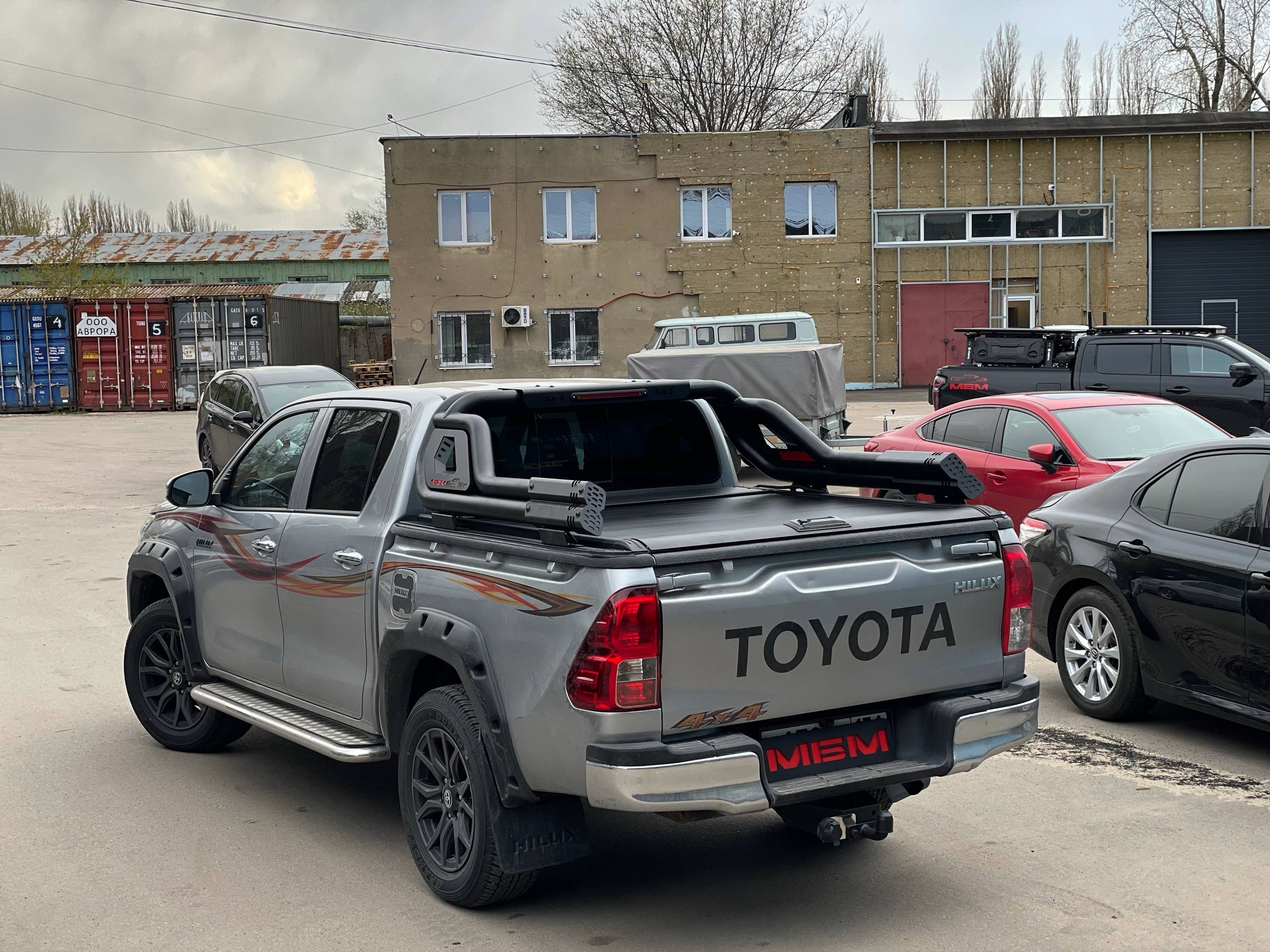 Toyota Hilux установлены : дуга и роллета механическая 5449868815350043443 1 - МБМ МИР БОЛЬШИХ МАШИН MBMTECH
